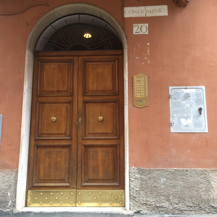 Bed and Breakfast Alloggio Turistico Al Colosseo Рим Экстерьер фото